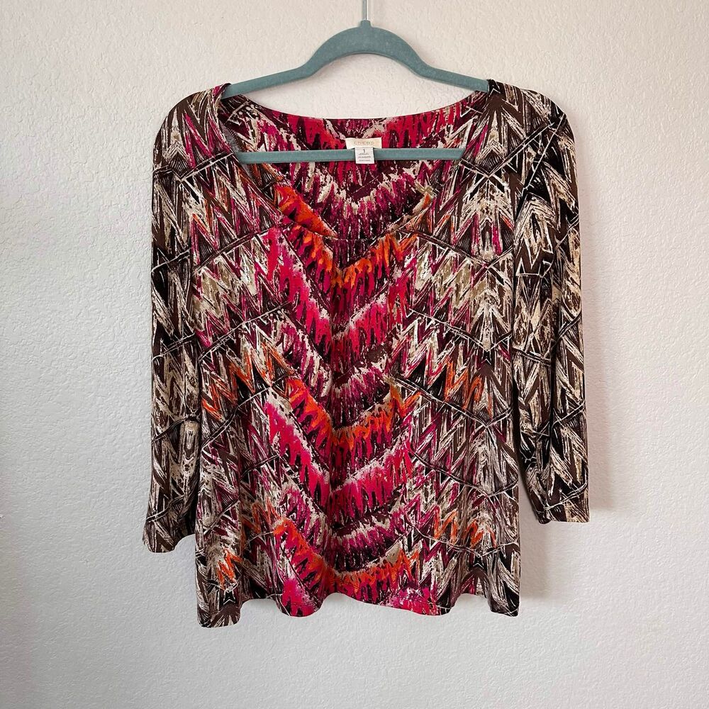 Chico's Geometric Ikat Top Size 1 US Medium M 3/4 Sleeve Pink Brown Resort Boho - Picture 1 of 6